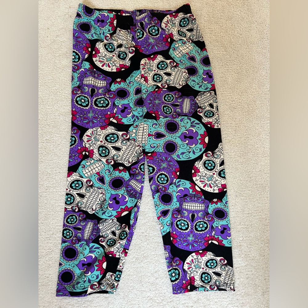 Fun leggings with skulls